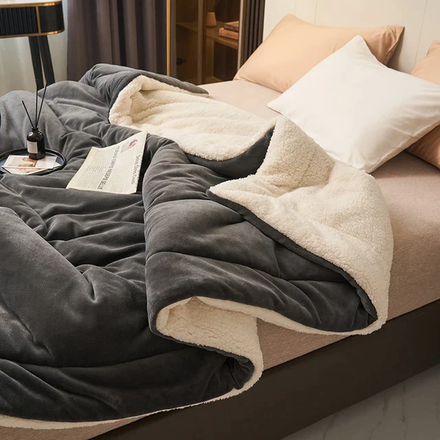 Flannel fleece blanket | Reversible two-tone warmth